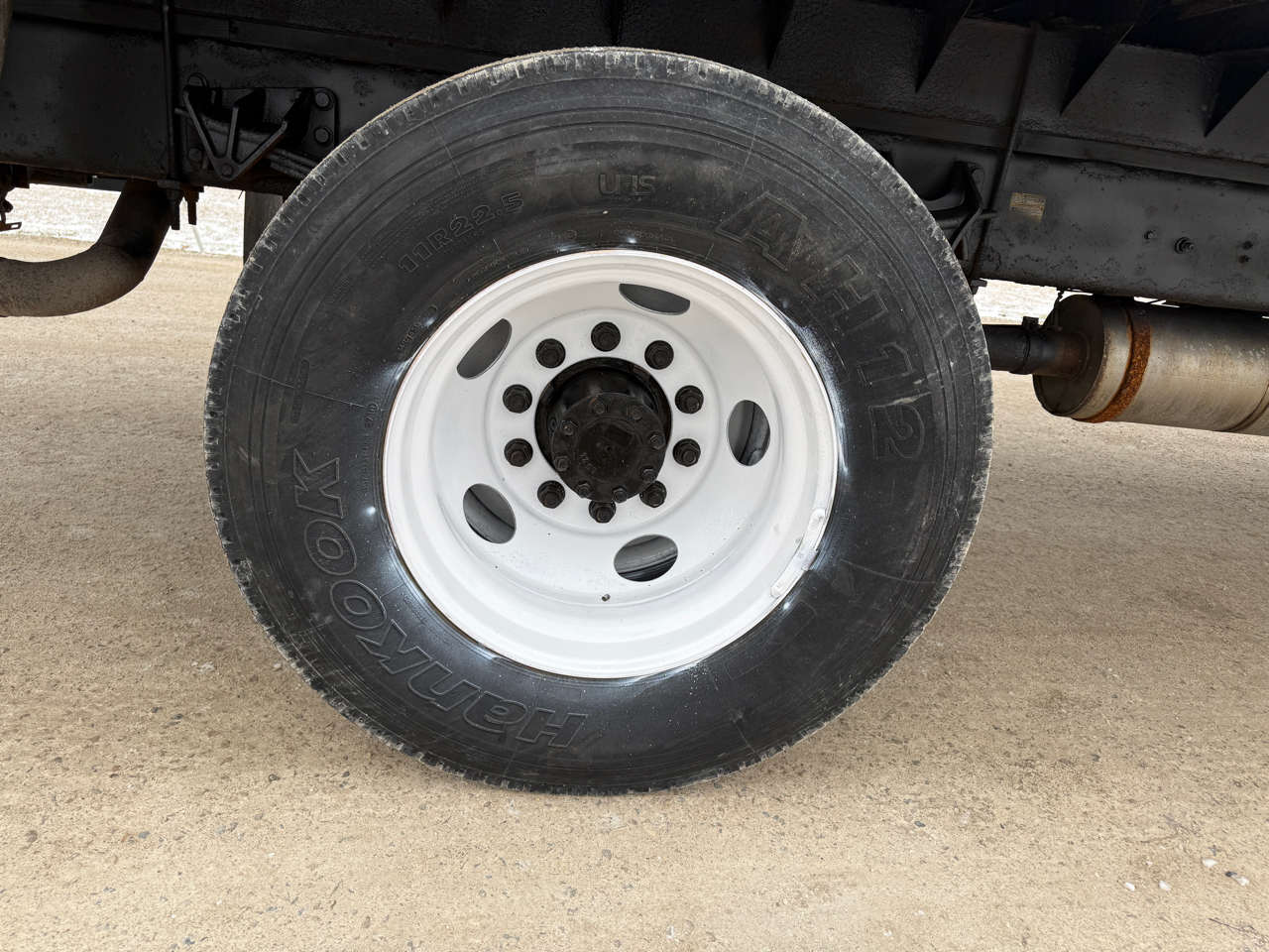 Ford Super Duty F-750 Straight Frame Reg Cab XLT 2011