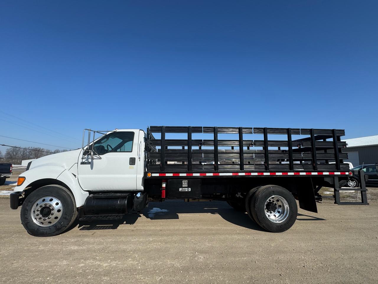Ford Super Duty F-750 Straight Frame Reg Cab XLT 2011
