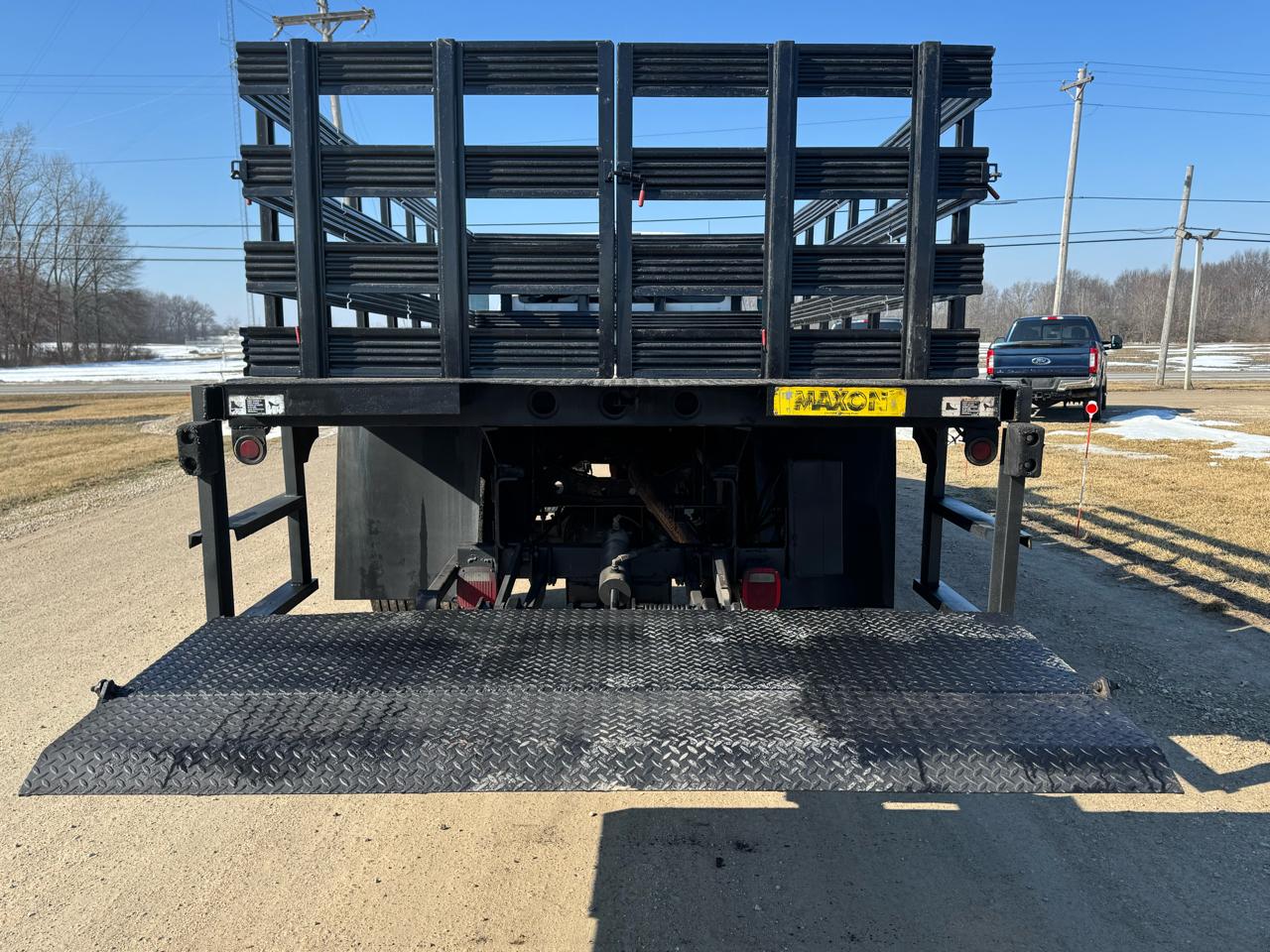 Ford Super Duty F-750 Straight Frame Reg Cab XLT 2011