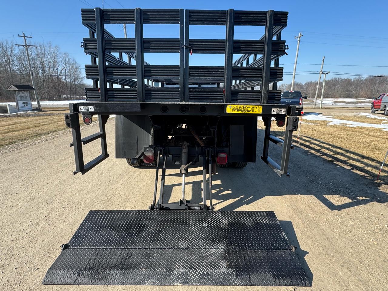 Ford Super Duty F-750 Straight Frame Reg Cab XLT 2011