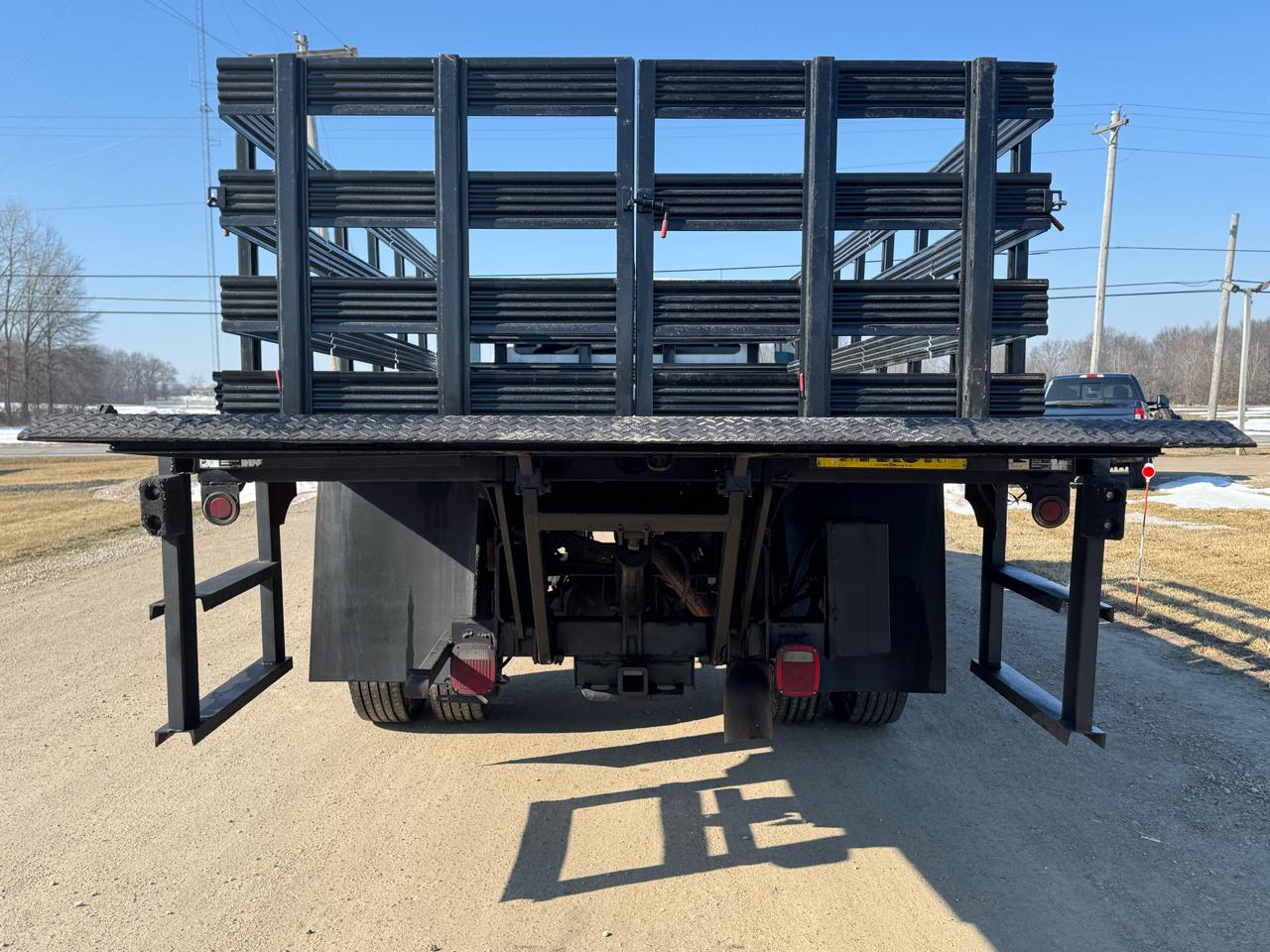 Ford Super Duty F-750 Straight Frame Reg Cab XLT 2011