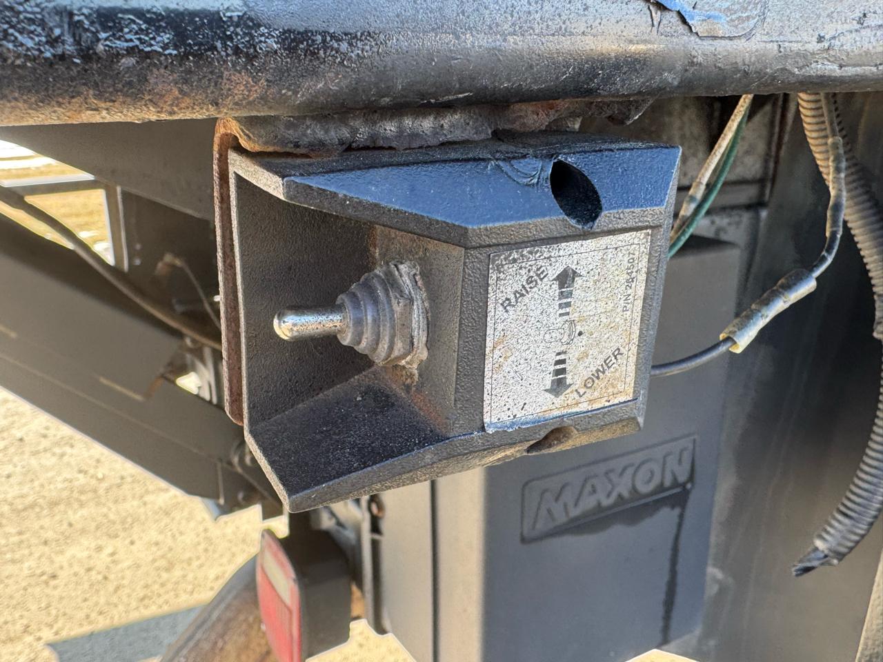 Ford Super Duty F-750 Straight Frame Reg Cab XLT 2011