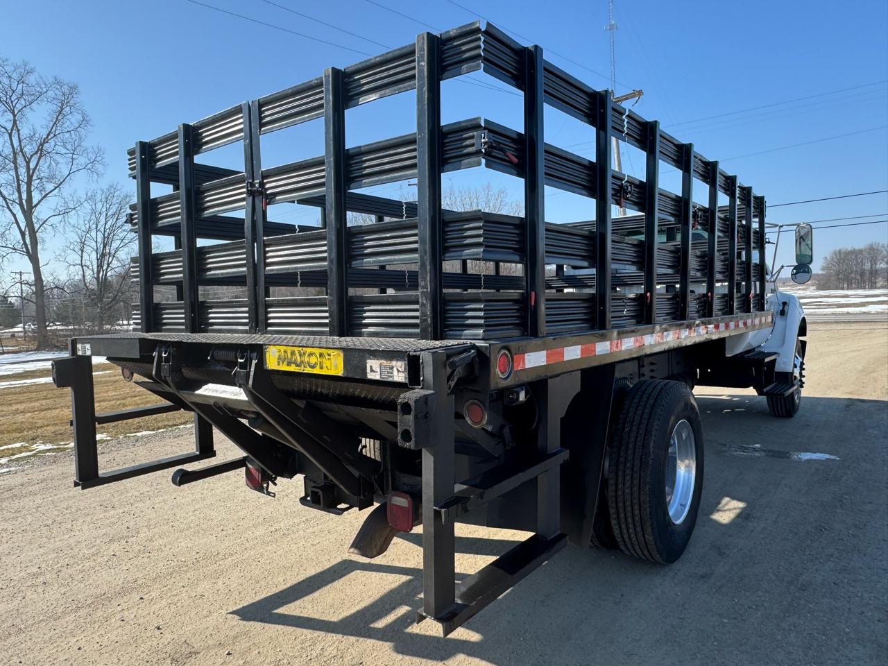 Ford Super Duty F-750 Straight Frame Reg Cab XLT 2011
