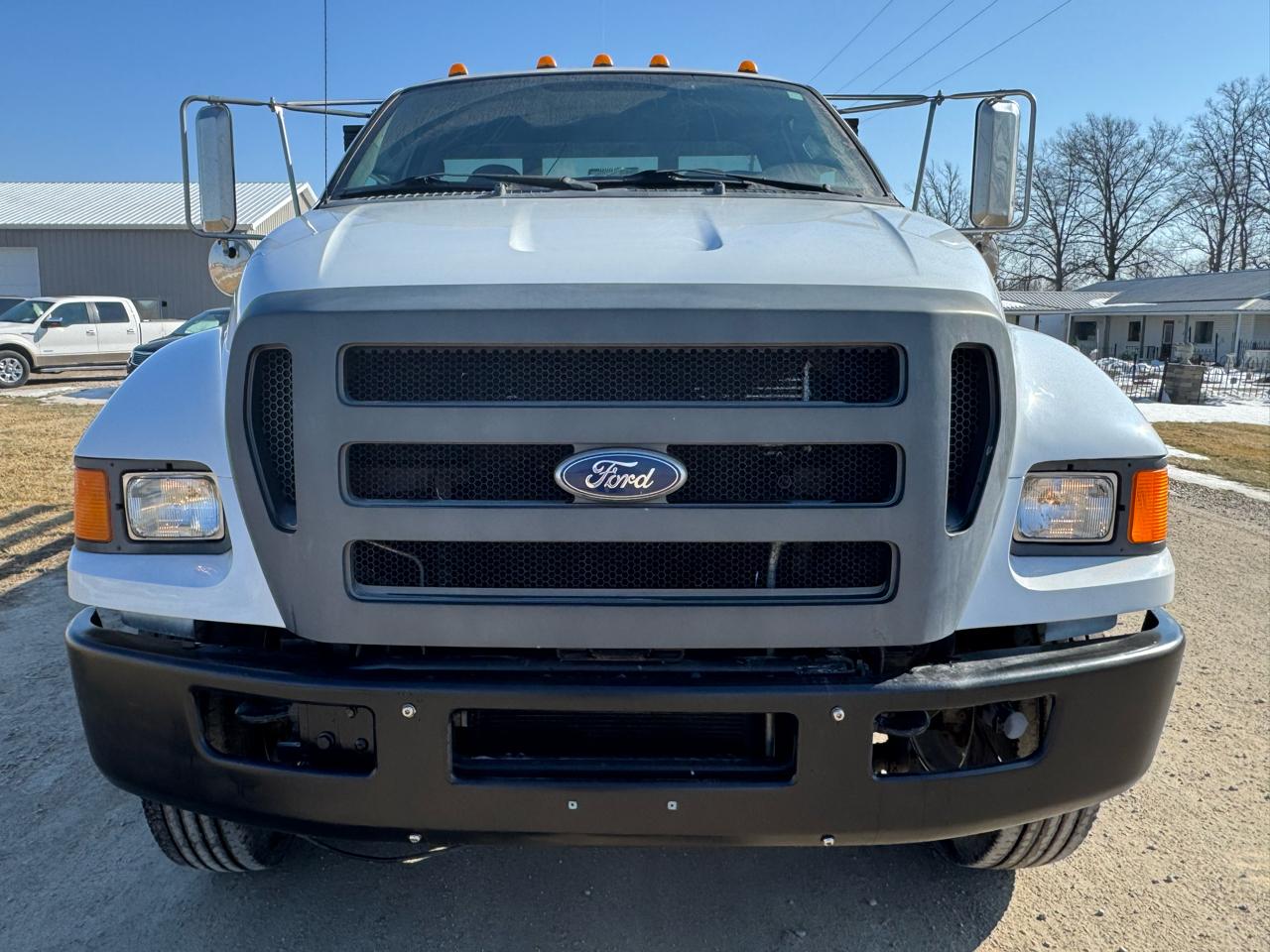 Ford Super Duty F-750 Straight Frame Reg Cab XLT 2011