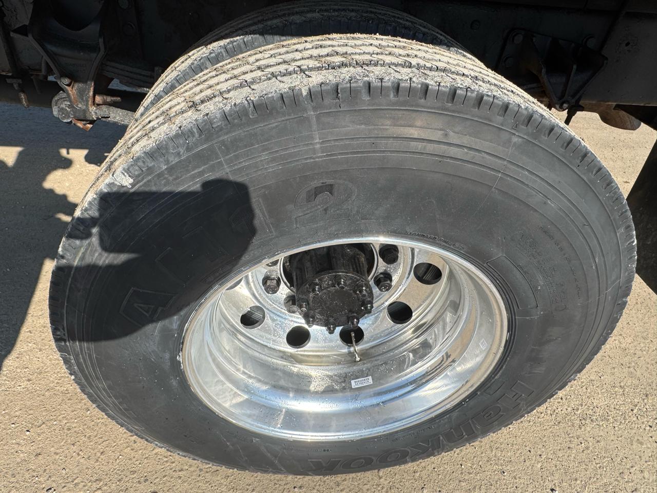 Ford Super Duty F-750 Straight Frame Reg Cab XLT 2011