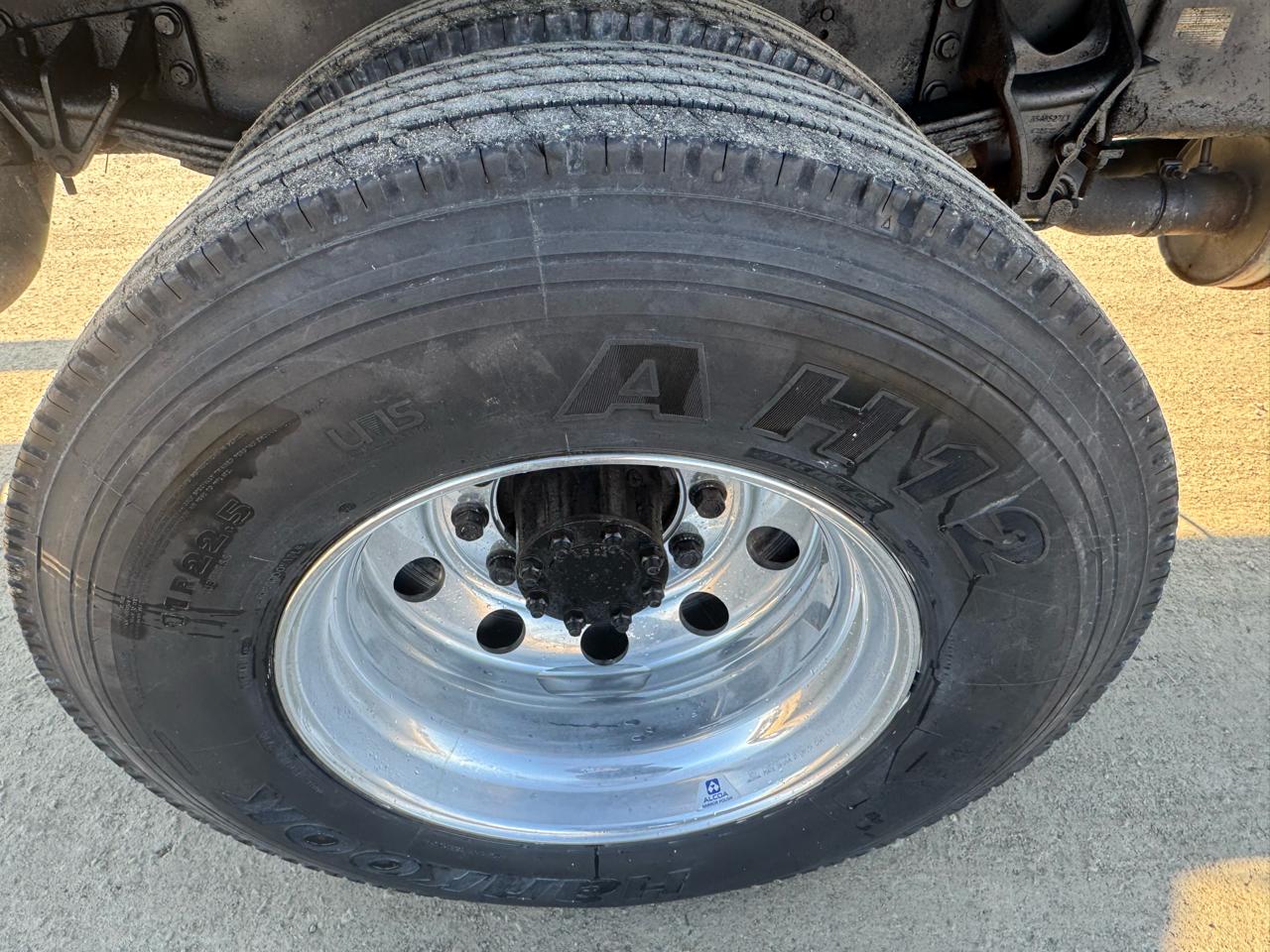 Ford Super Duty F-750 Straight Frame Reg Cab XLT 2011