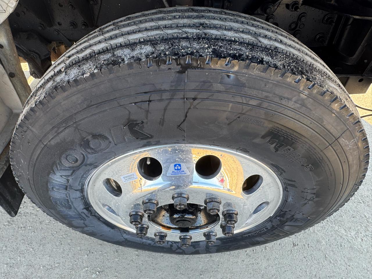 Ford Super Duty F-750 Straight Frame Reg Cab XLT 2011