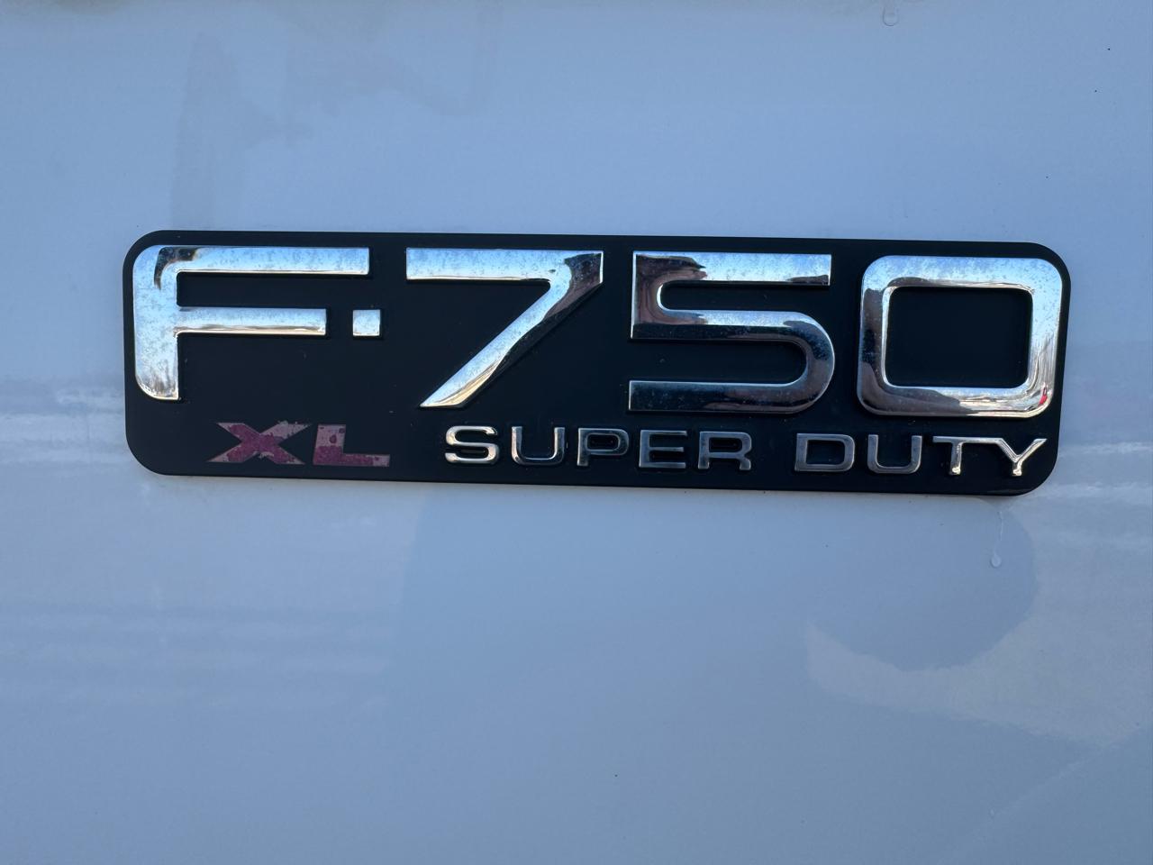 Ford Super Duty F-750 Straight Frame Reg Cab XLT 2011