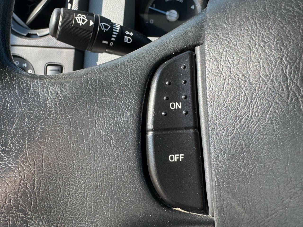 Ford Super Duty F-750 Straight Frame Reg Cab XLT 2011