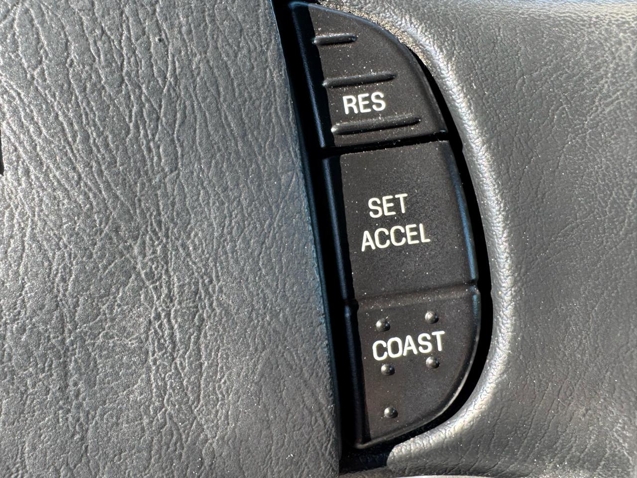 Ford Super Duty F-750 Straight Frame Reg Cab XLT 2011