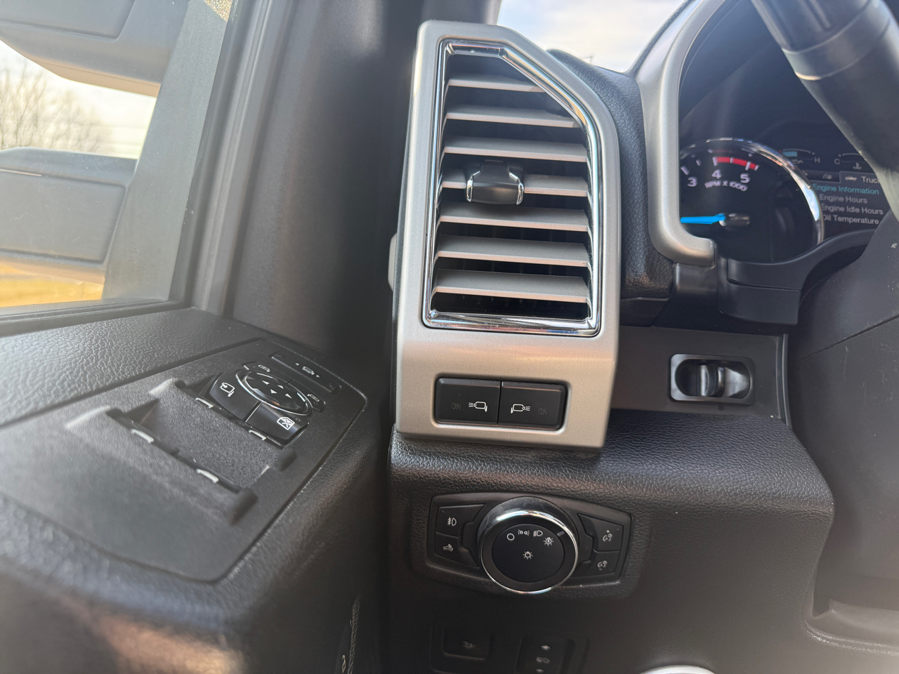 Ford Super Duty F-350 SRW 4WD Crew Cab 172" Lariat 2017