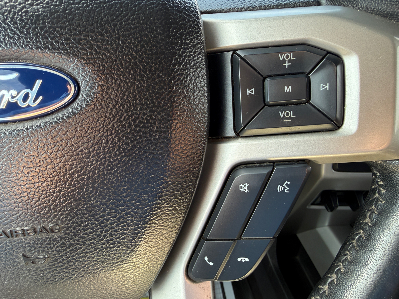 Ford Super Duty F-350 SRW 4WD Crew Cab 172" Lariat 2017