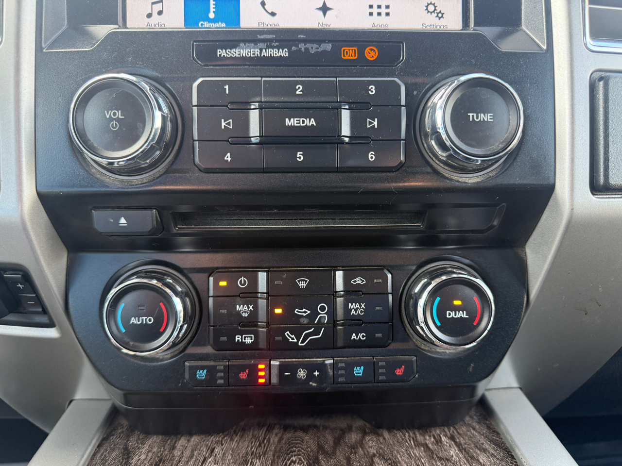 Ford Super Duty F-350 SRW 4WD Crew Cab 172" Lariat 2017