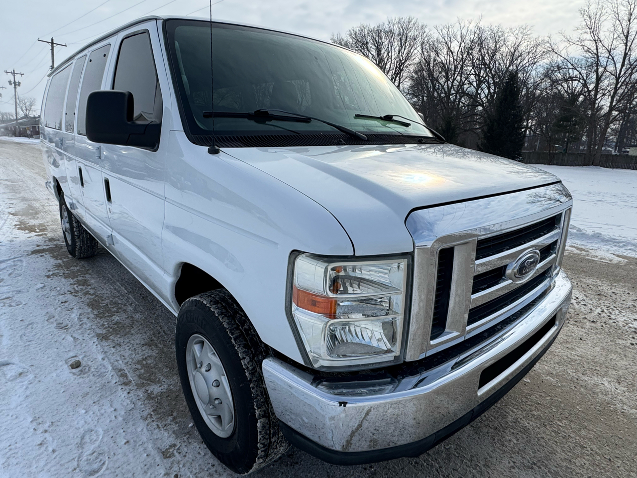 Ford Econoline Wagon E-350 Super Duty Ext XLT 2013