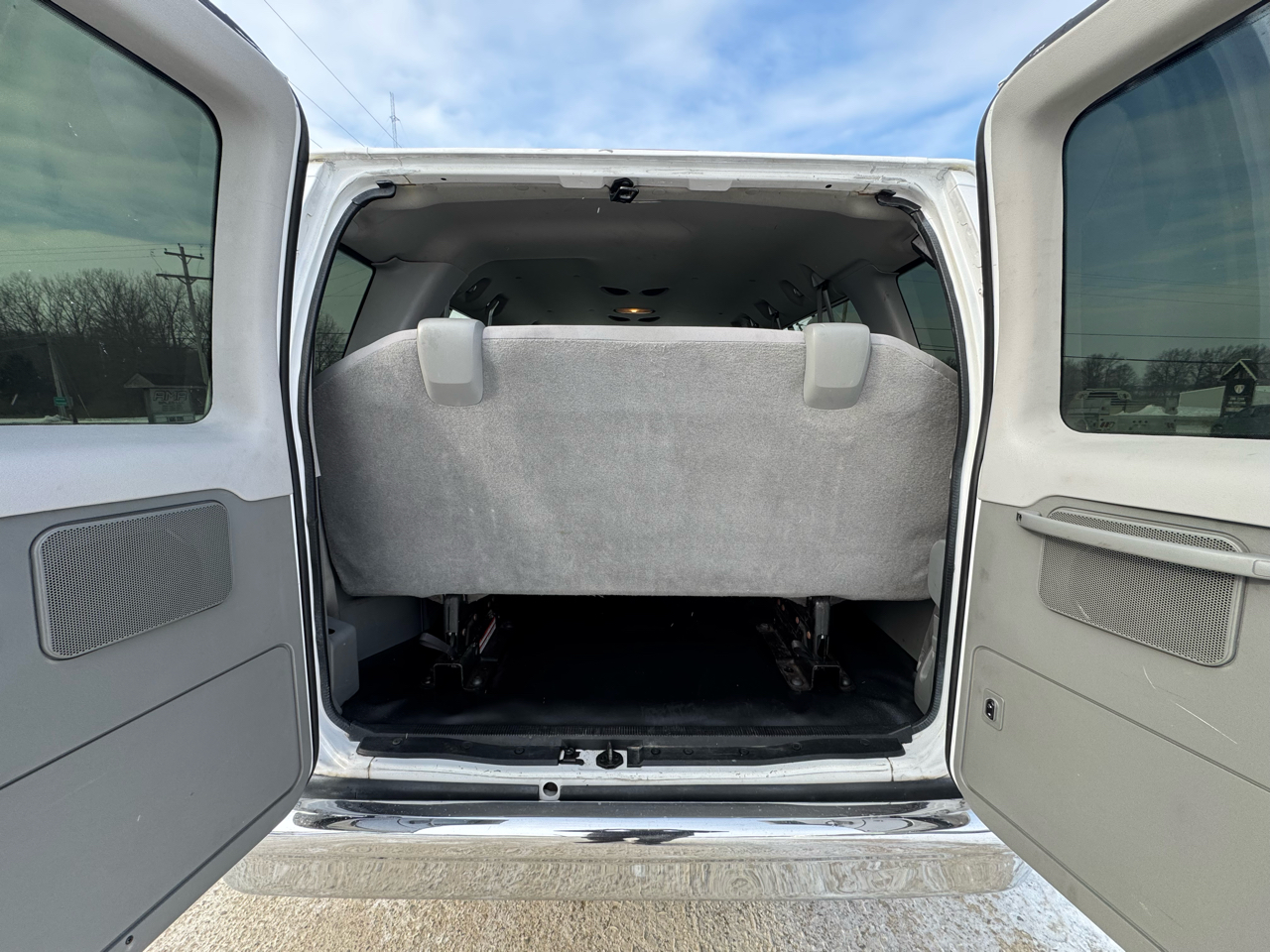 Ford Econoline Wagon E-350 Super Duty Ext XLT 2013