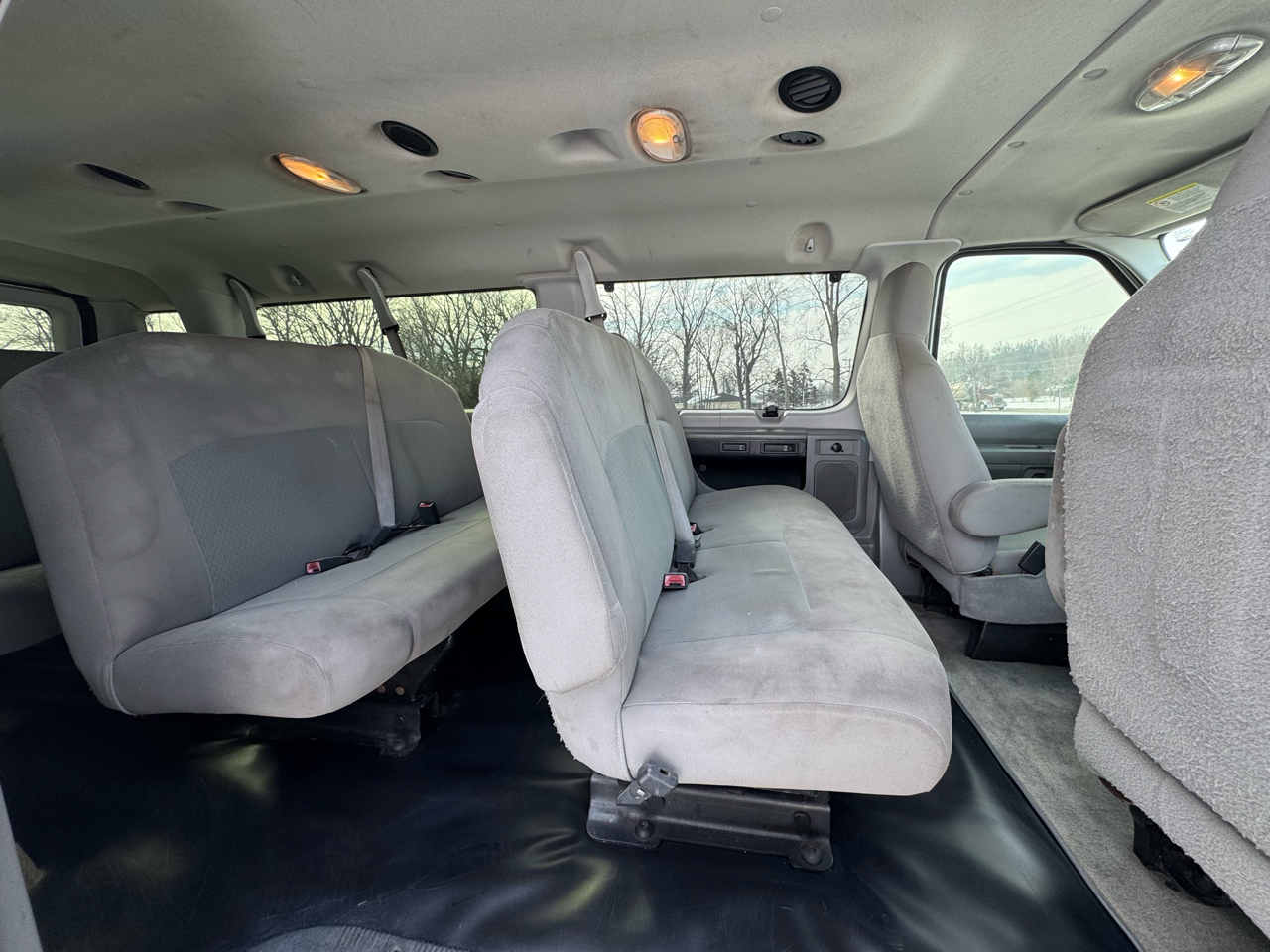 Ford Econoline Wagon E-350 Super Duty Ext XLT 2013