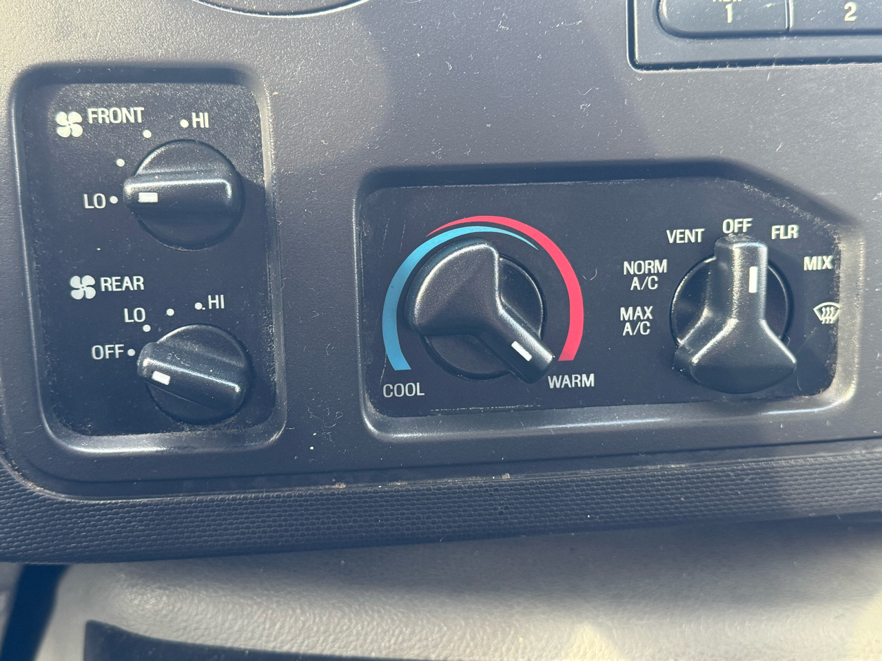 Ford Econoline Wagon E-350 Super Duty Ext XLT 2013