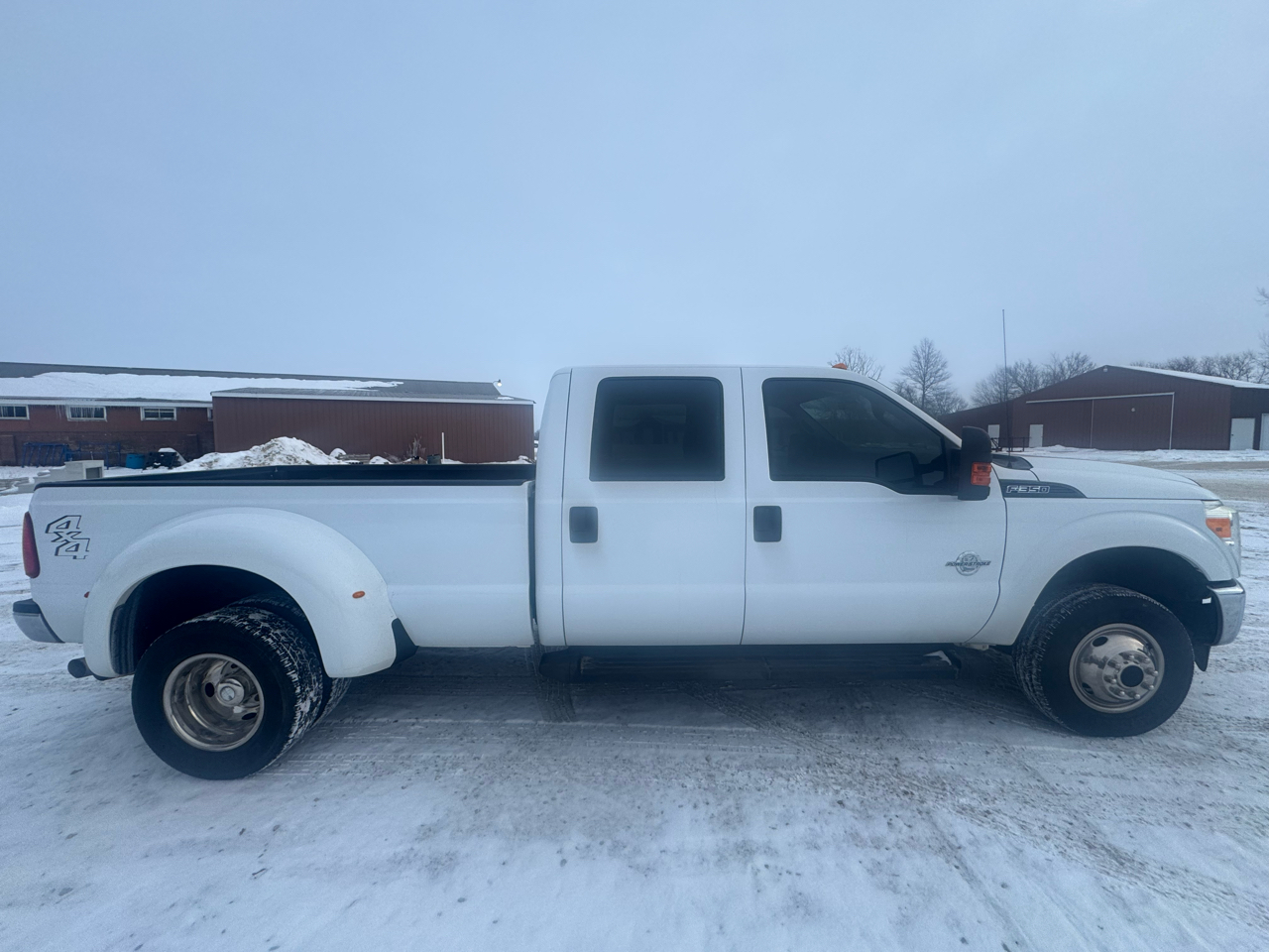 Ford Super Duty F-350 DRW 4WD Crew Cab 172" XL 2011