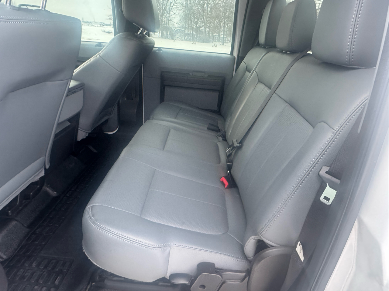 Ford Super Duty F-350 DRW 4WD Crew Cab 172" XL 2011