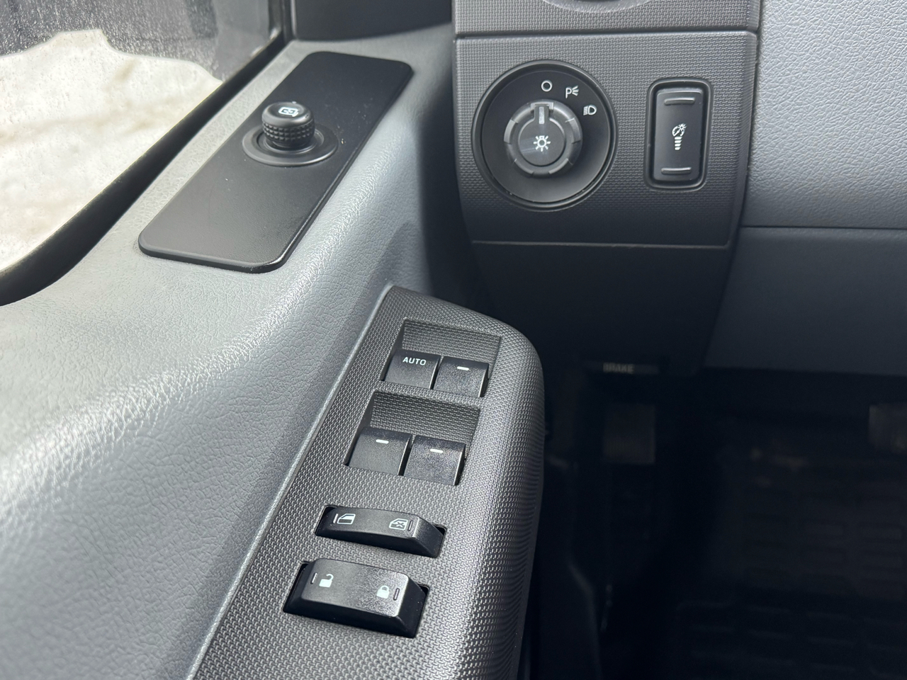 Ford Super Duty F-350 DRW 4WD Crew Cab 172" XL 2011