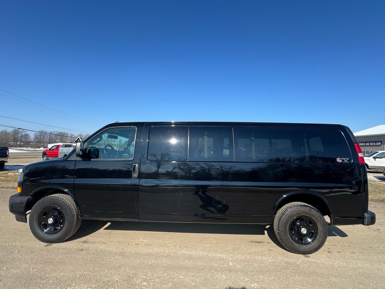 Chevrolet Express Passenger RWD 3500 155" LS 2020