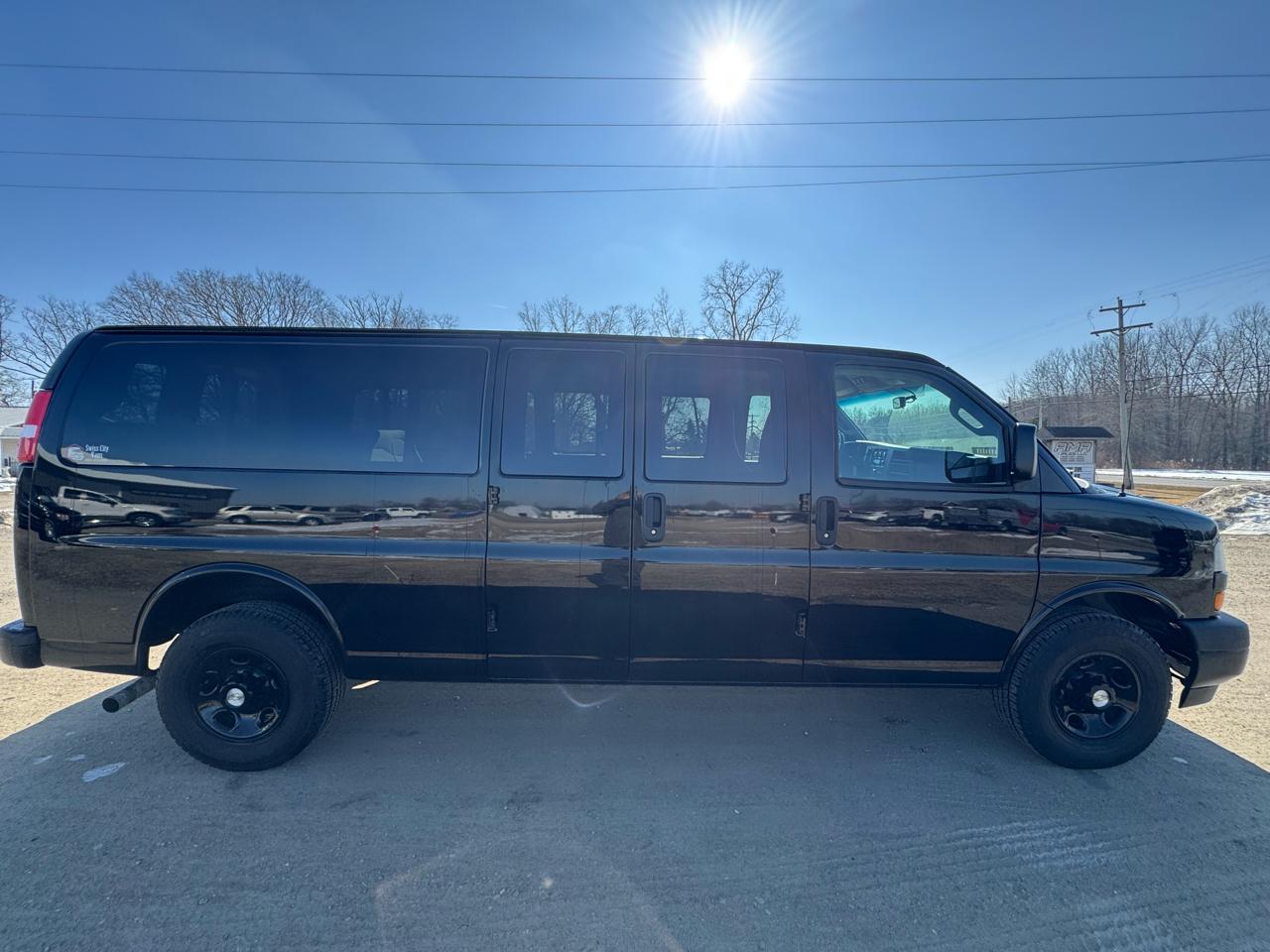 Chevrolet Express Passenger RWD 3500 155" LS 2020