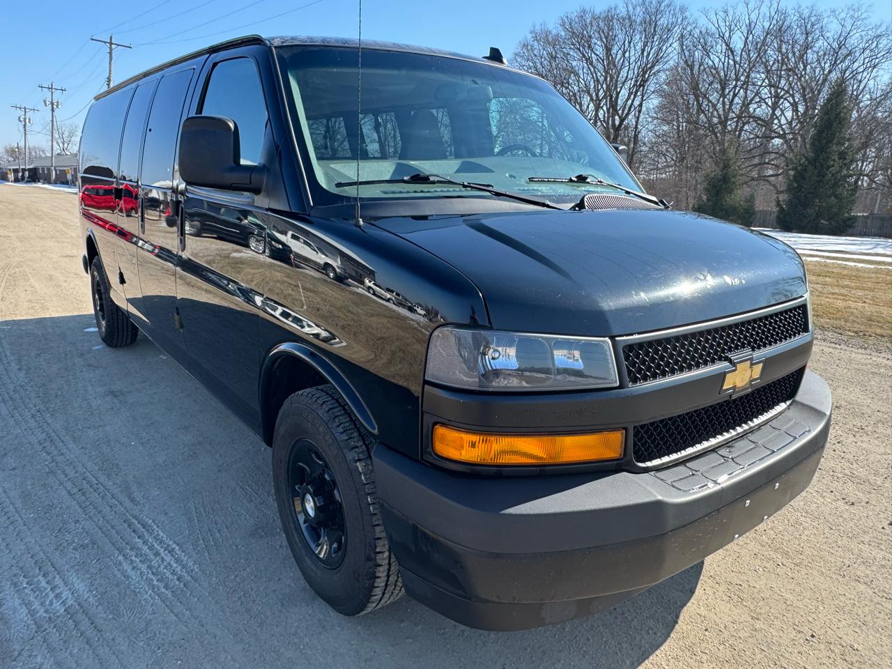 Chevrolet Express Passenger RWD 3500 155" LS 2020