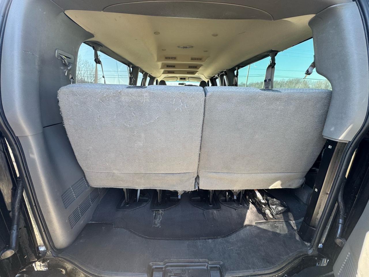 Chevrolet Express Passenger RWD 3500 155" LS 2020