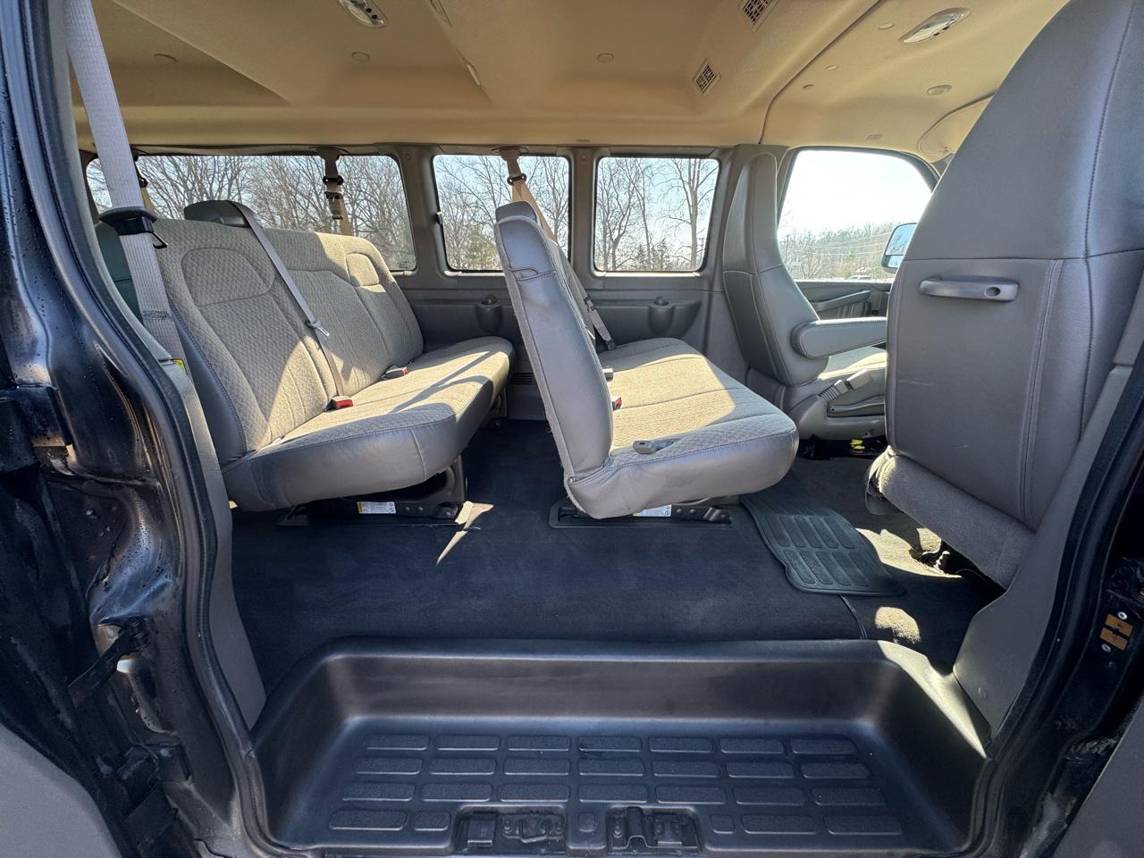 Chevrolet Express Passenger RWD 3500 155" LS 2020