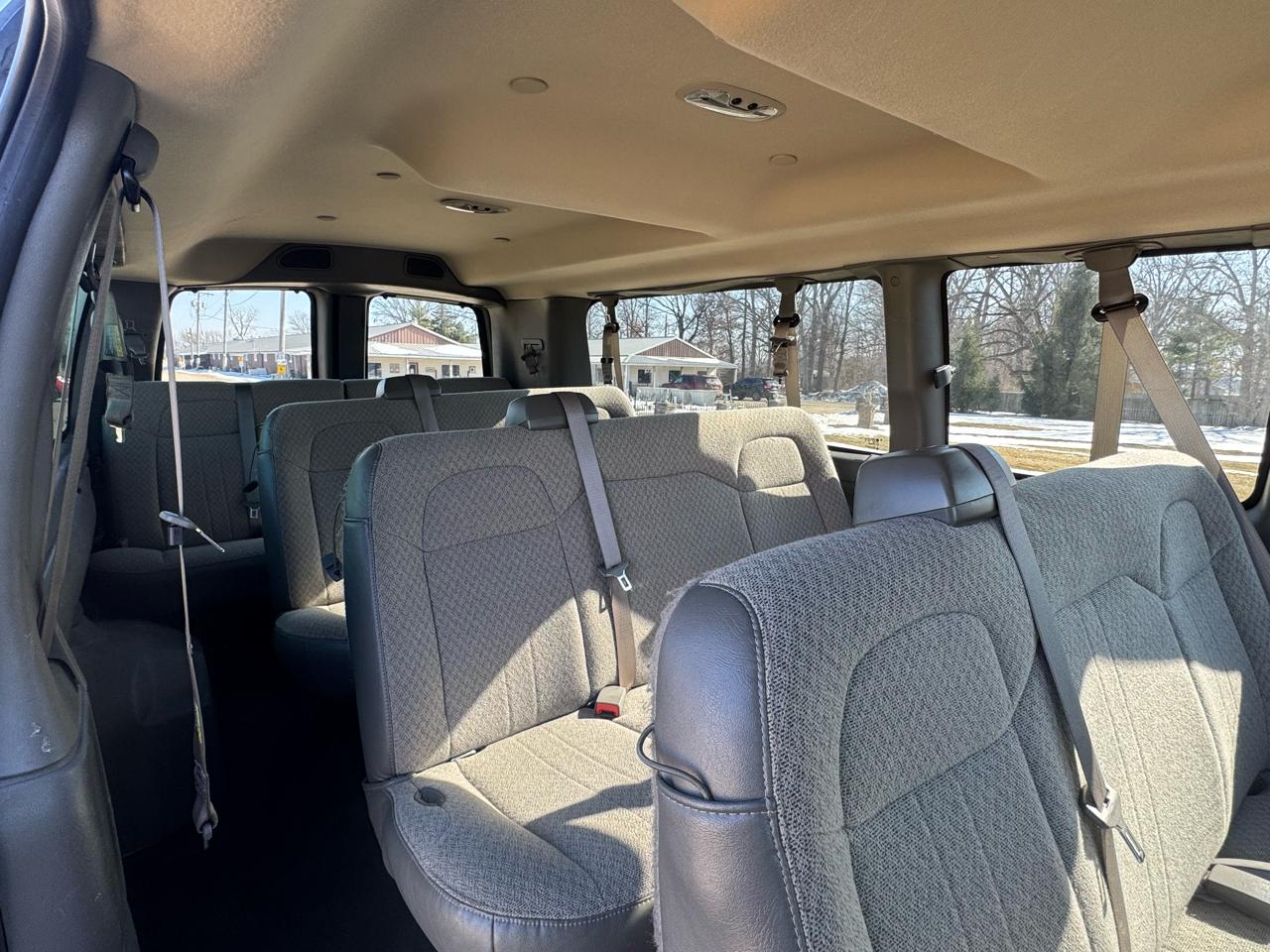 Chevrolet Express Passenger RWD 3500 155" LS 2020