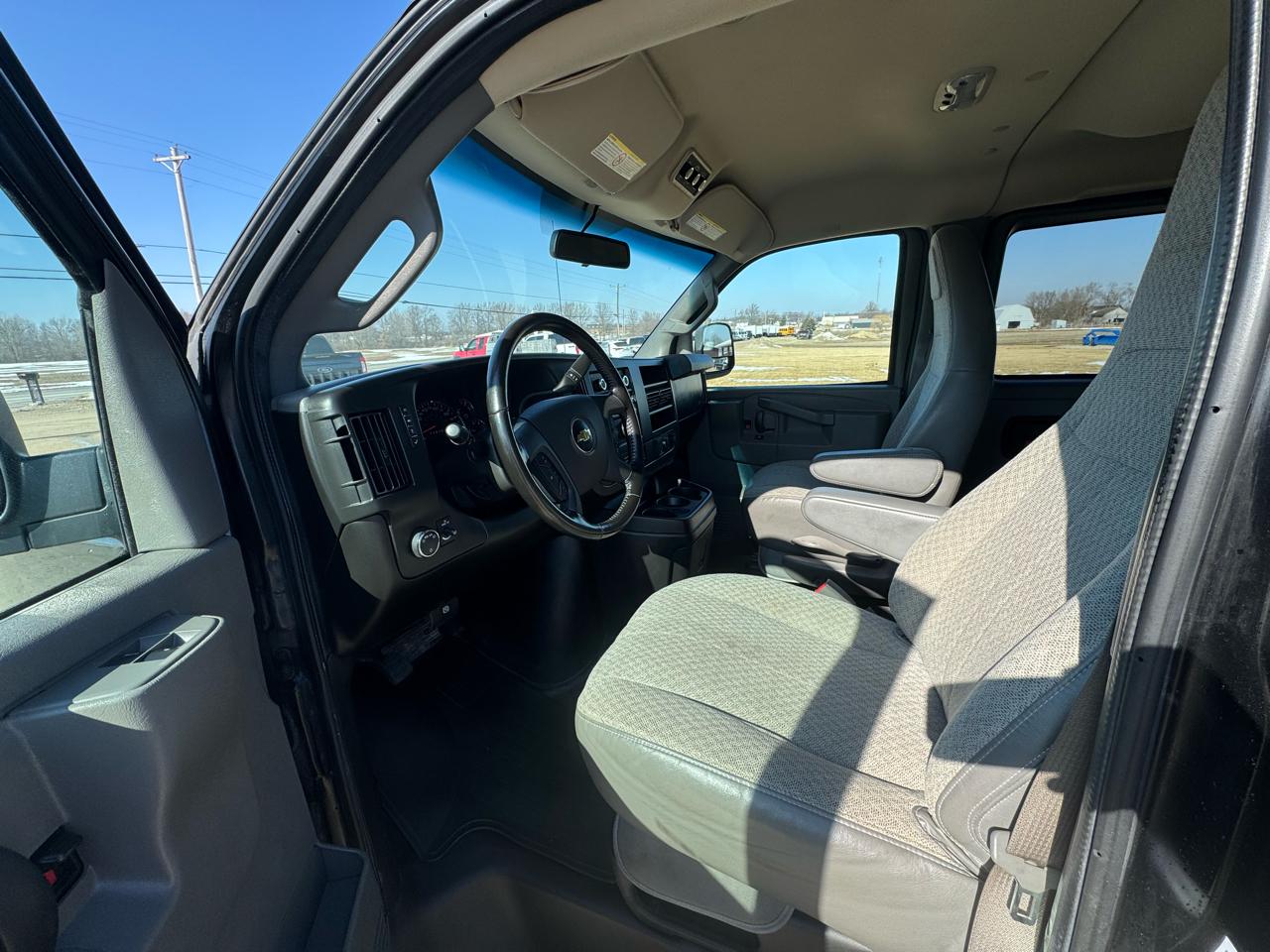 Chevrolet Express Passenger RWD 3500 155" LS 2020