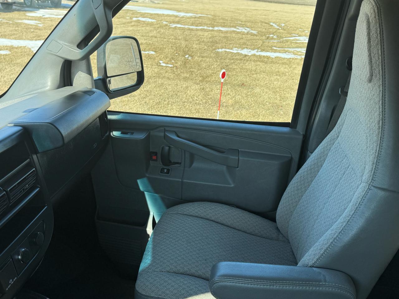 Chevrolet Express Passenger RWD 3500 155" LS 2020