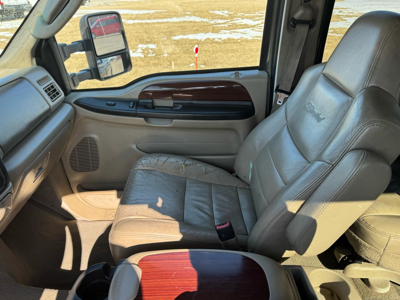 Ford Excursion 137" WB 6.8L Limited 4WD 2005