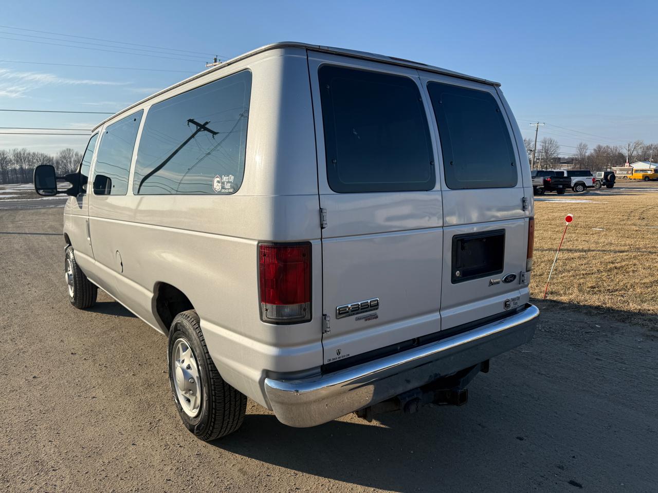 Ford Econoline Wagon E-350 Super Duty XLT 2011
