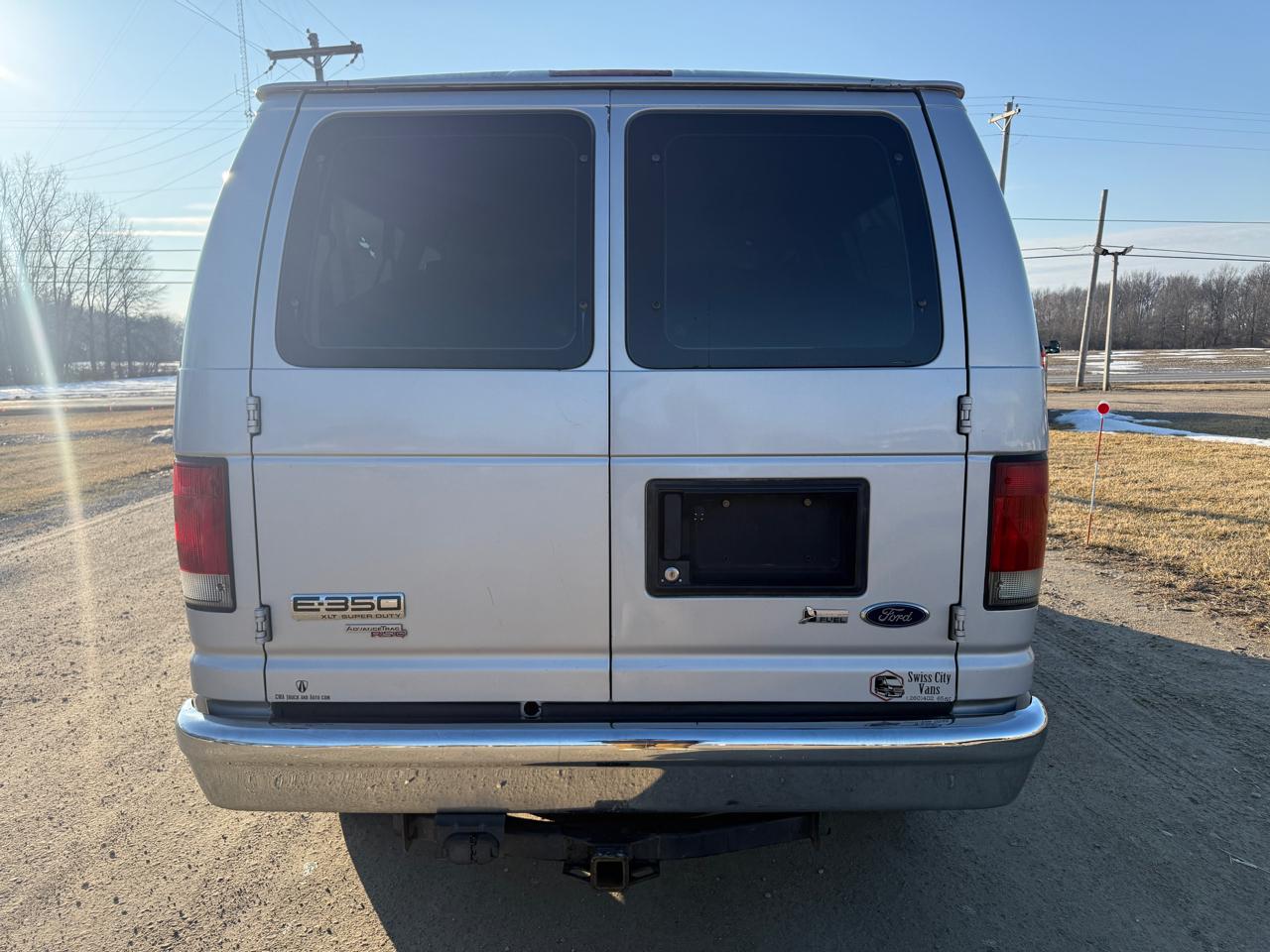 Ford Econoline Wagon E-350 Super Duty XLT 2011