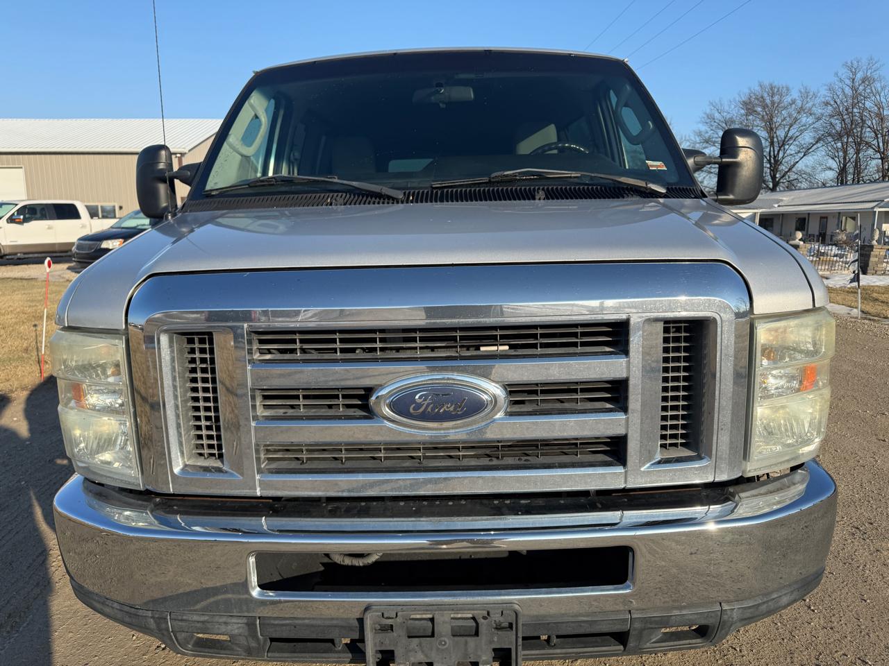 Ford Econoline Wagon E-350 Super Duty XLT 2011