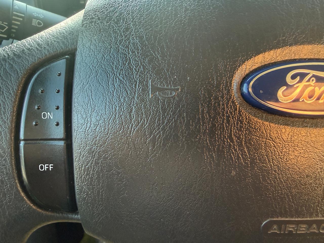 Ford Econoline Wagon E-350 Super Duty XLT 2011