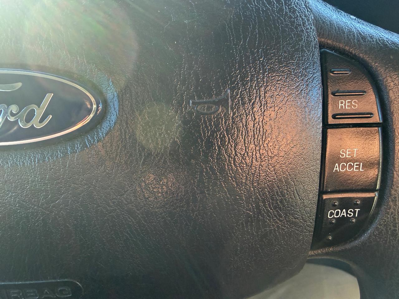 Ford Econoline Wagon E-350 Super Duty XLT 2011