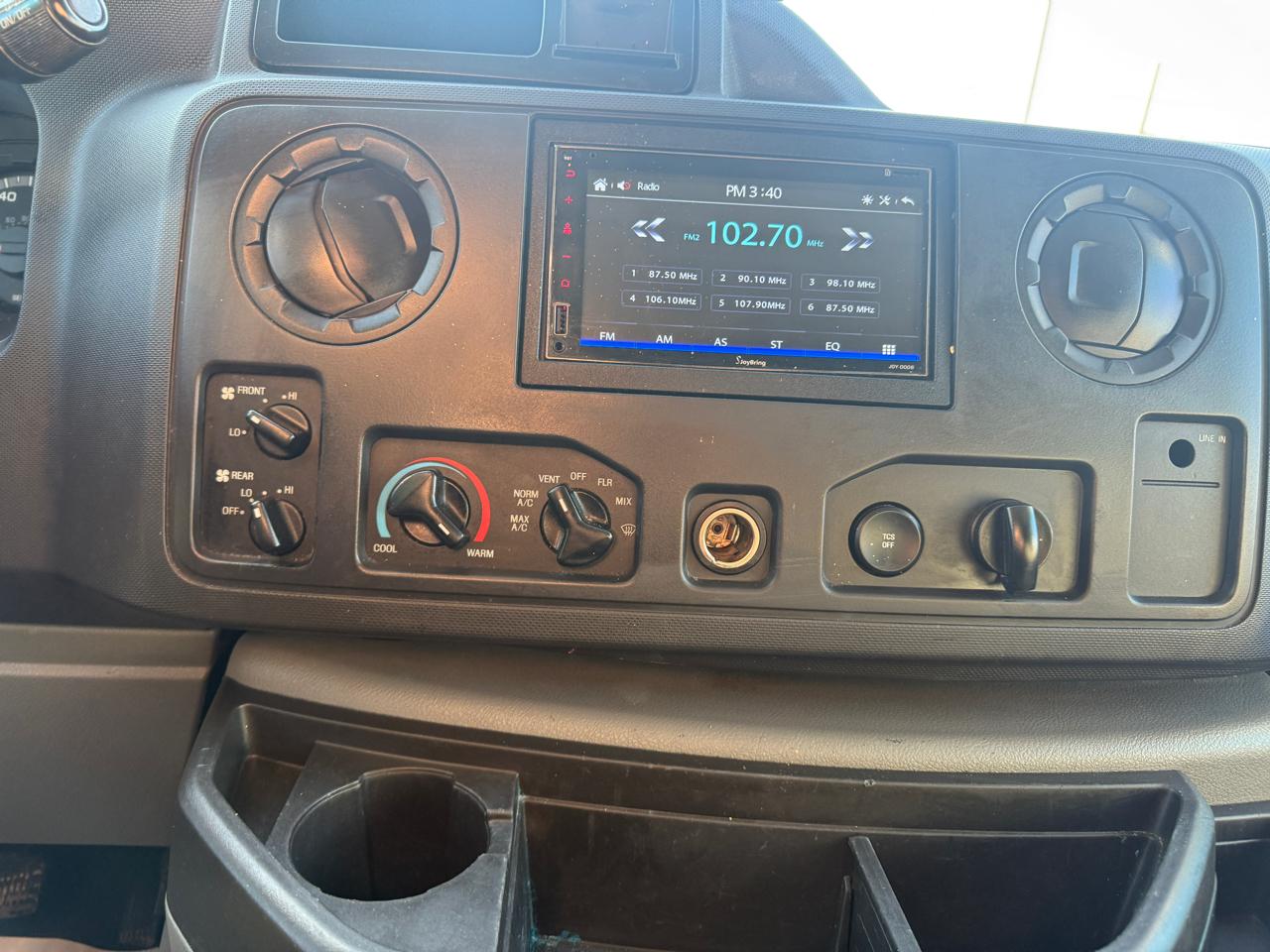 Ford Econoline Wagon E-350 Super Duty XLT 2011