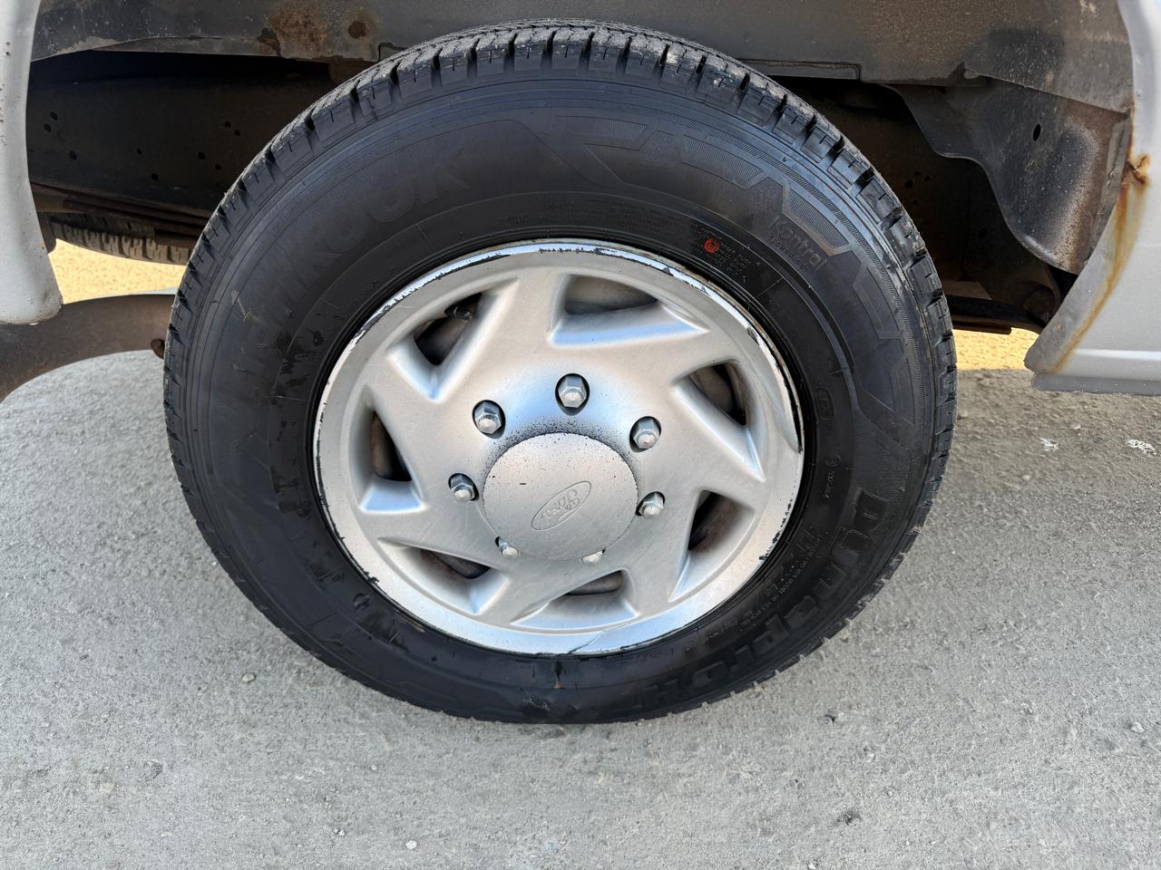 Ford Econoline Wagon E-350 Super Duty XLT 2011