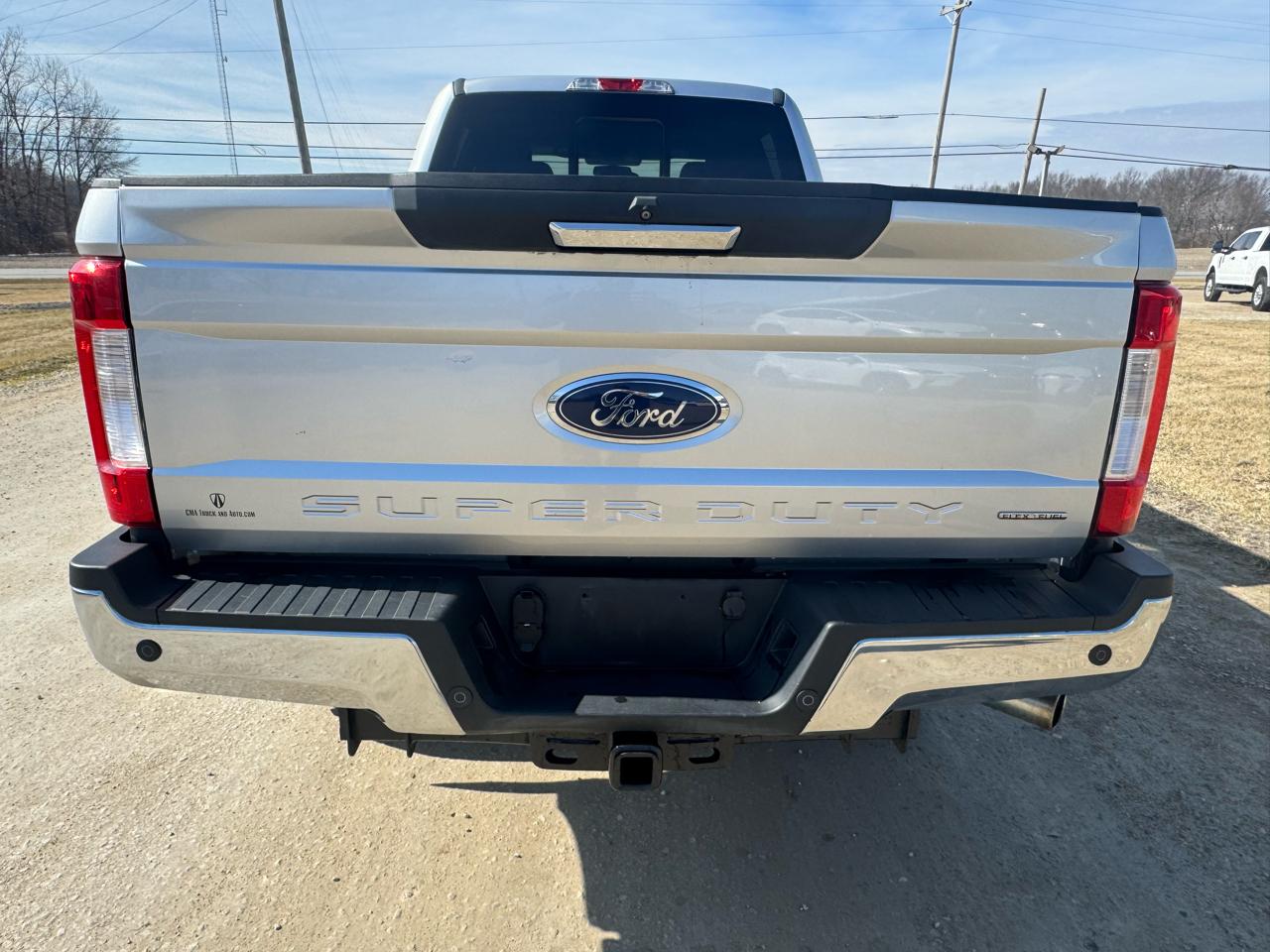 Ford Super Duty F-350 SRW Crew Cab 156" XLT 2017