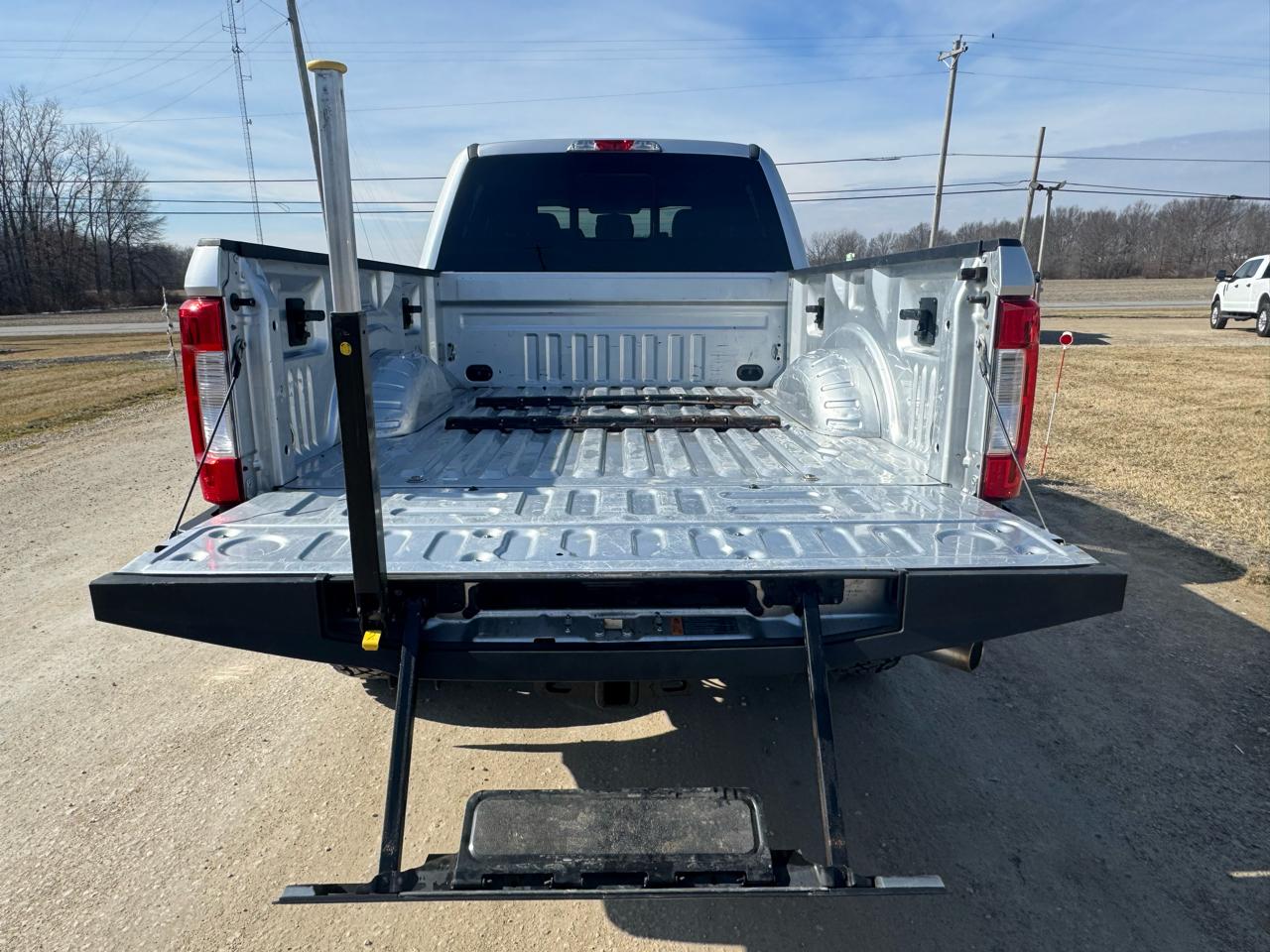 Ford Super Duty F-350 SRW Crew Cab 156" XLT 2017