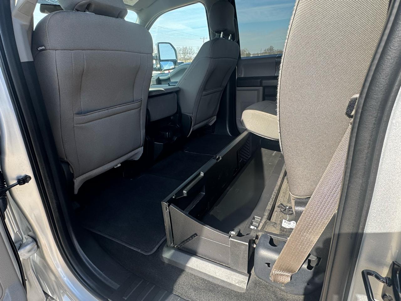 Ford Super Duty F-350 SRW Crew Cab 156" XLT 2017