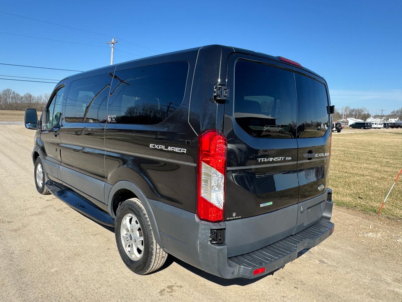 Ford Transit Wagon T-150 130" Low Roof XLT Swing-Out RH Dr 2015