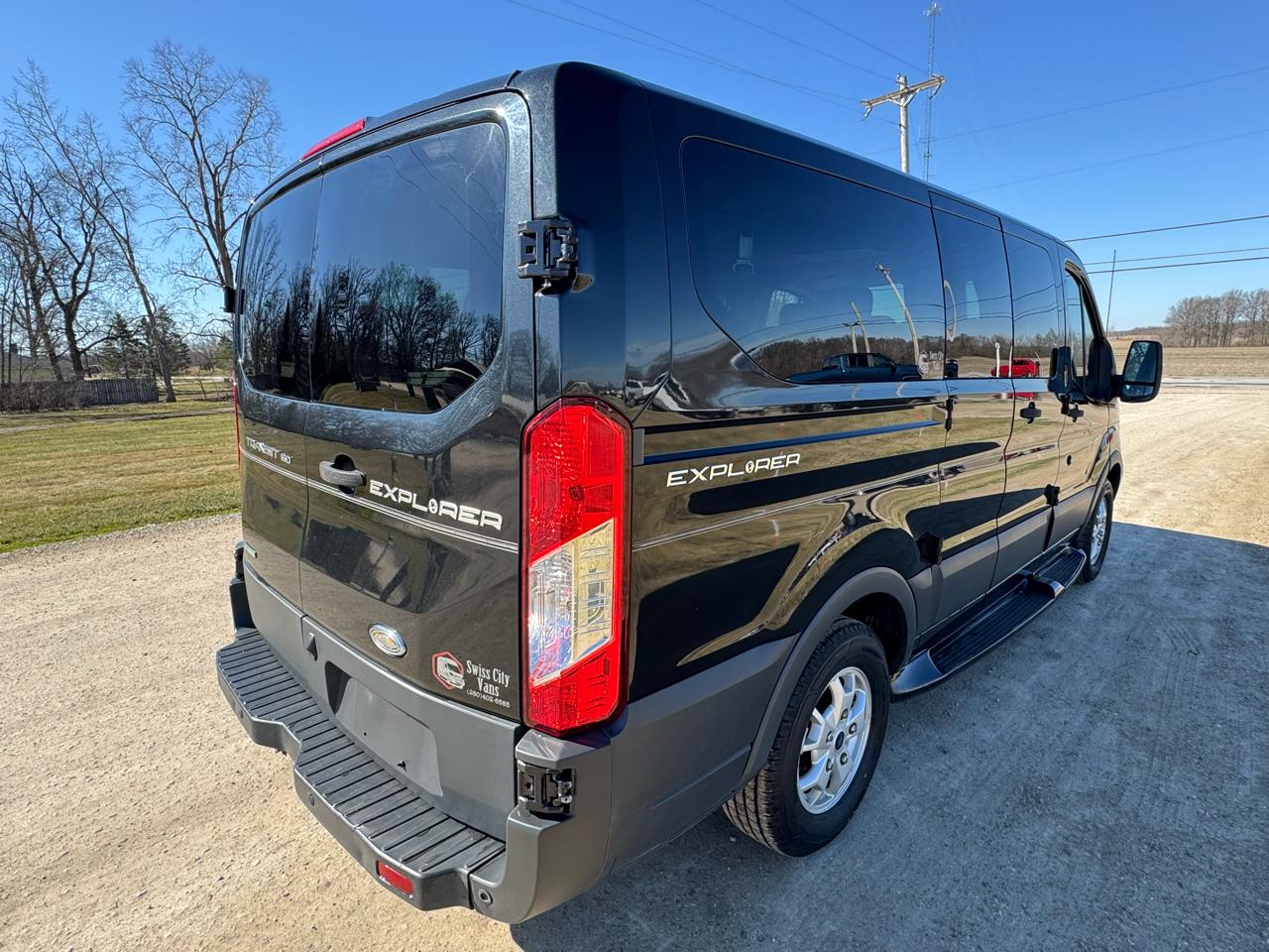 Ford Transit Wagon T-150 130" Low Roof XLT Swing-Out RH Dr 2015