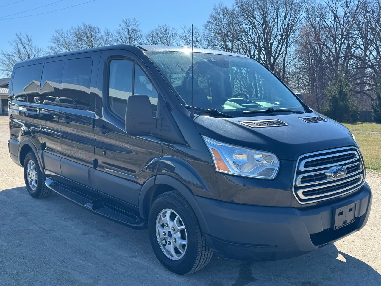 Ford Transit Wagon T-150 130" Low Roof XLT Swing-Out RH Dr 2015