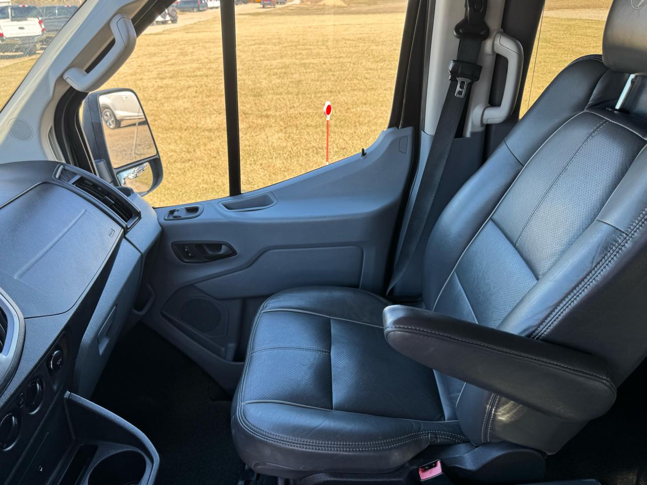 Ford Transit Wagon T-150 130" Low Roof XLT Swing-Out RH Dr 2015