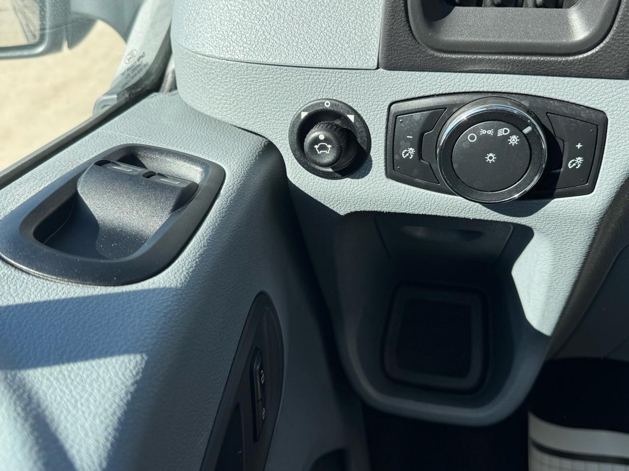 Ford Transit Wagon T-150 130" Low Roof XLT Swing-Out RH Dr 2015