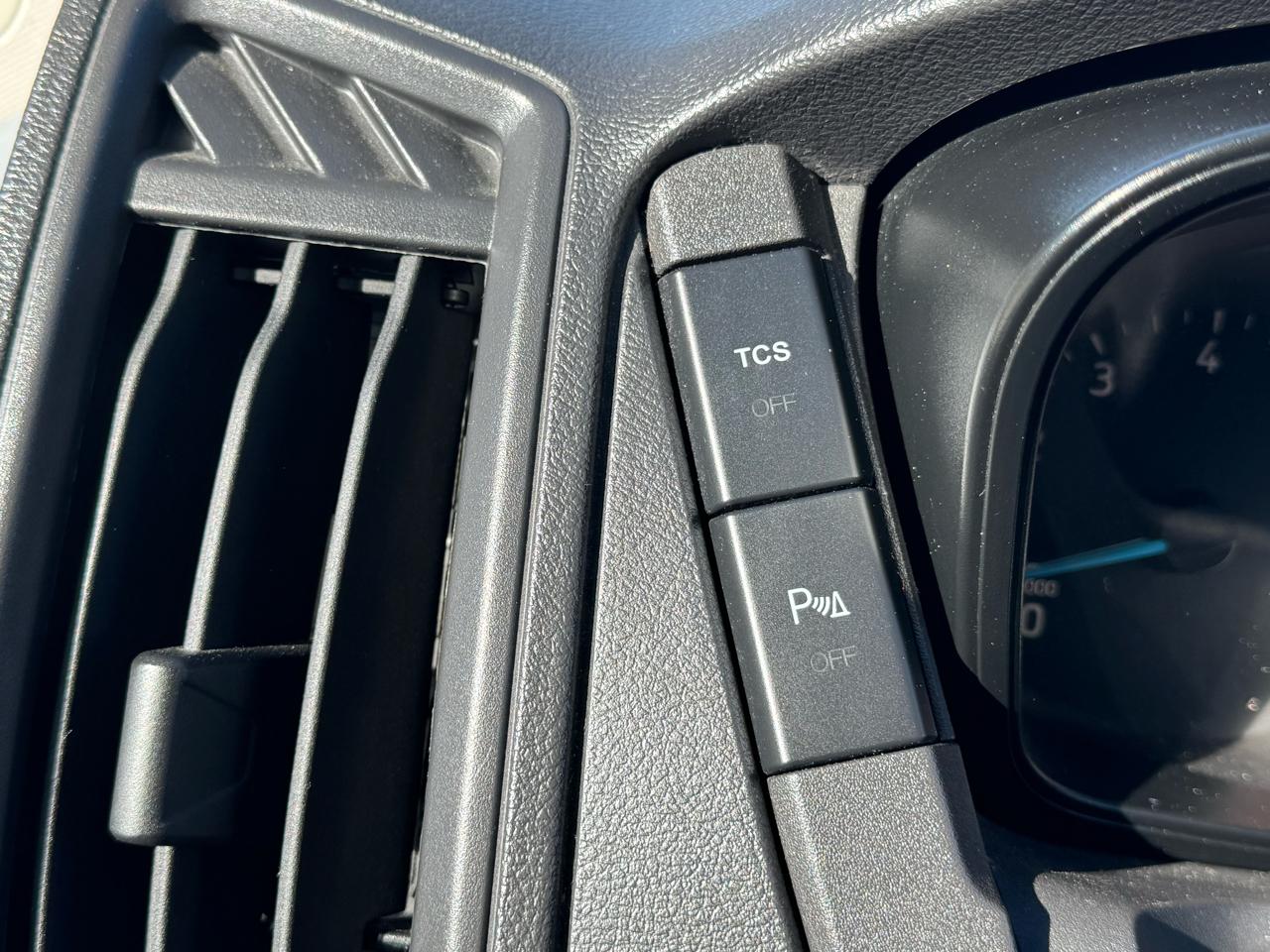 Ford Transit Wagon T-150 130" Low Roof XLT Swing-Out RH Dr 2015