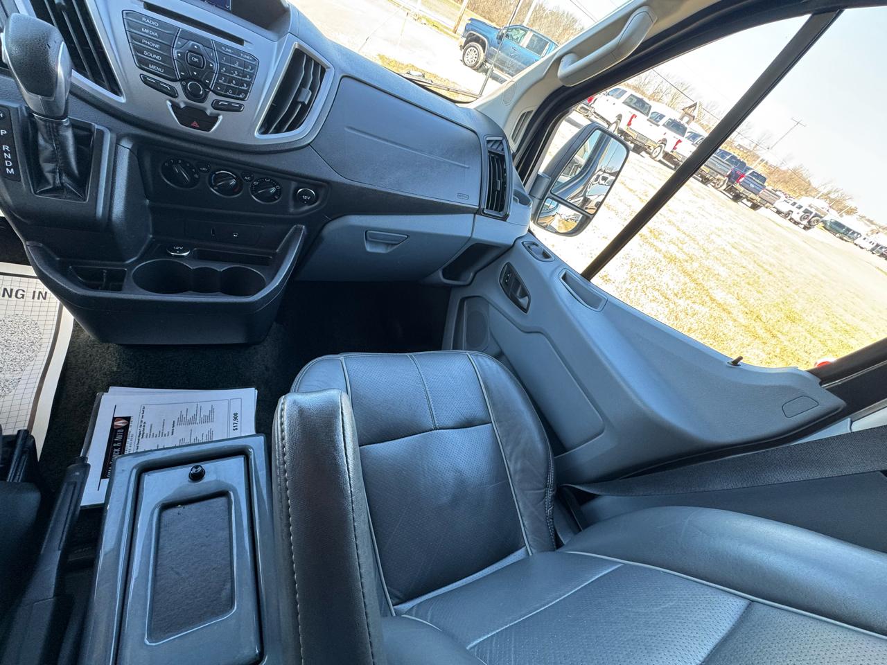 Ford Transit Wagon T-150 130" Low Roof XLT Swing-Out RH Dr 2015